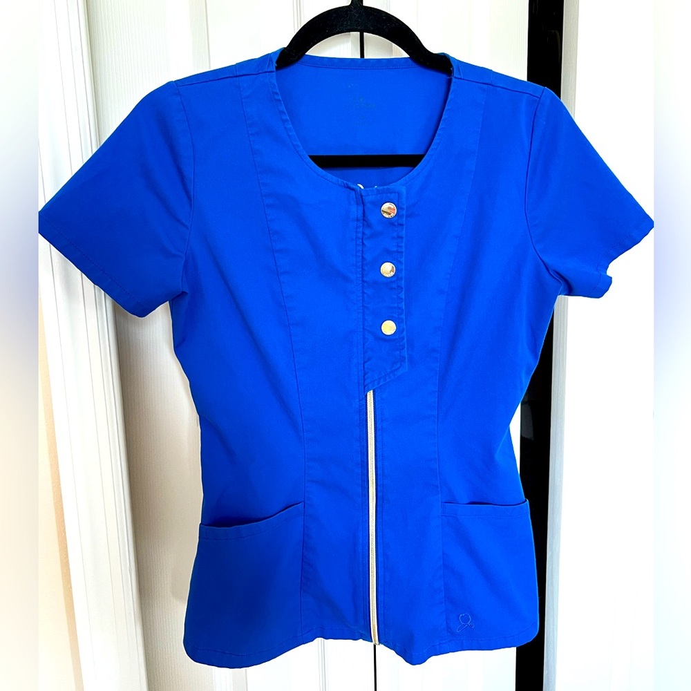 2 pocket blue Jaanuu scrub top xs